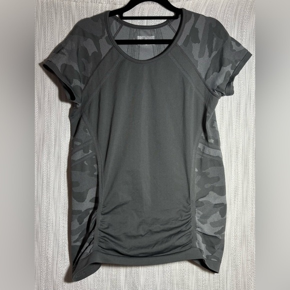 Athleta Tops - Athleta Charcoal Camo Short Sleeve Tee